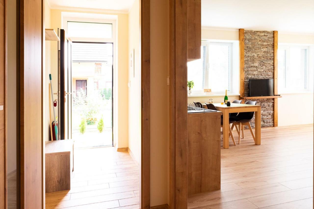 Elejan Apartment เบเชนยอวา ภายนอก รูปภาพ