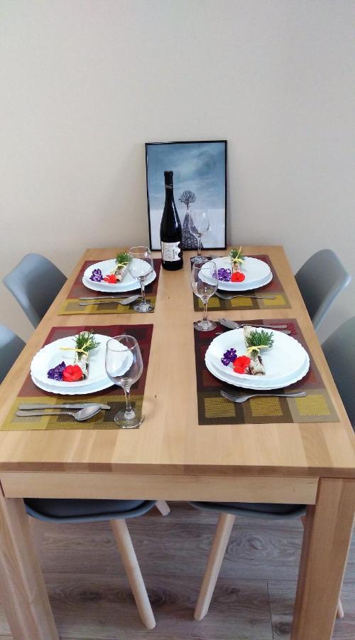 Elejan Apartment เบเชนยอวา ภายนอก รูปภาพ