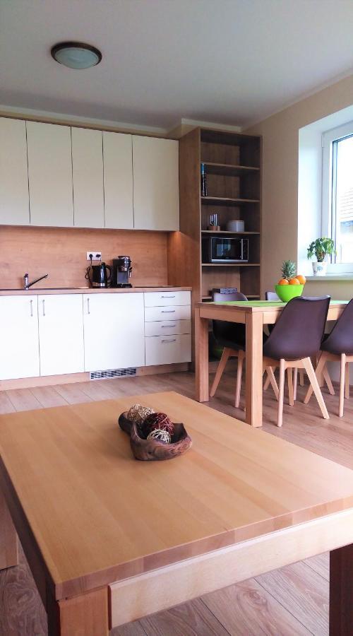 Elejan Apartment เบเชนยอวา ภายนอก รูปภาพ